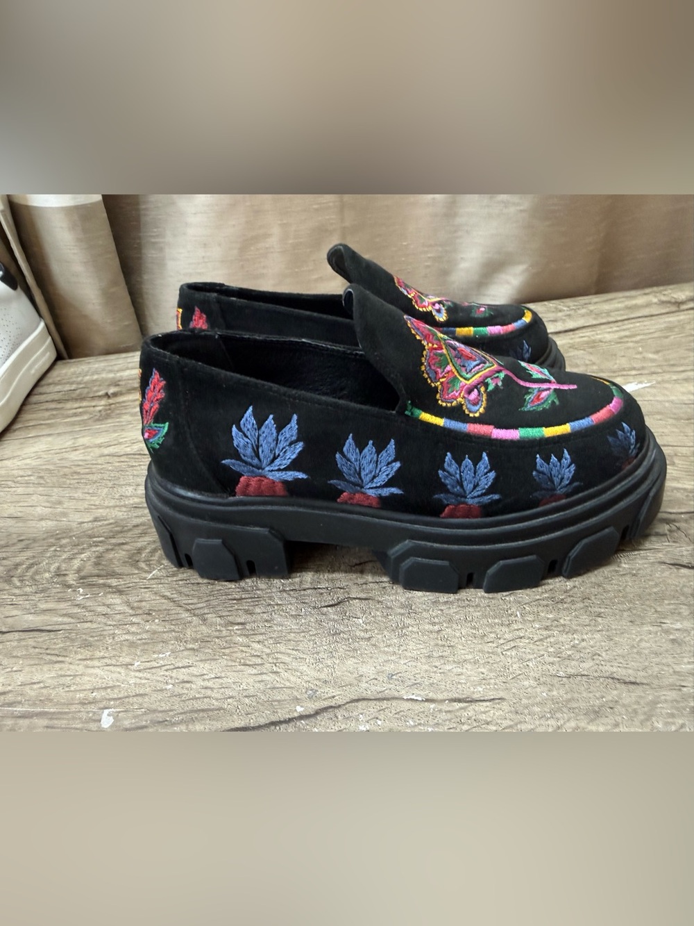 FARM Rio Black Embroidered Flats size 6 - Picture 6 of 9